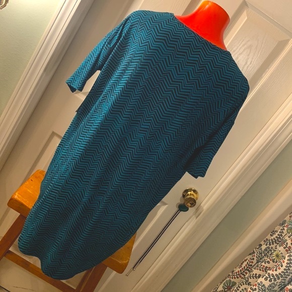 LULAROE Irma Turquoise Wicked Design Top NWT - Picture 5 of 11